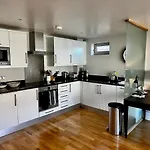 Luxury 1 Bed Flat With Parking, Clapham Junction