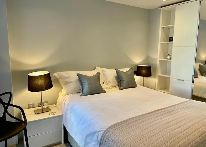 Luxury 1 Bed Flat With Parking, Clapham Junction